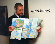 [Palop��llikk� tutkii karttaa]